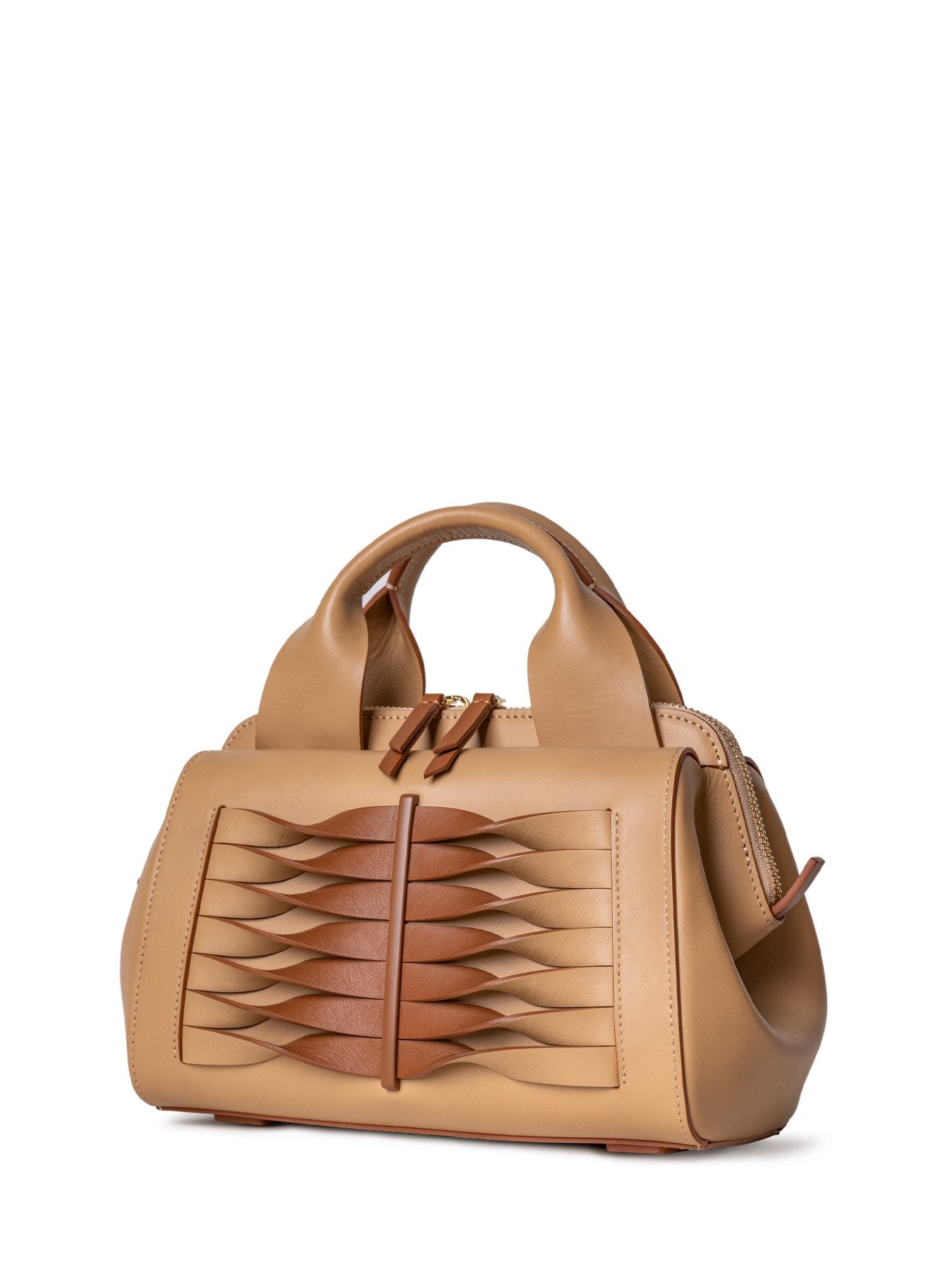 chic and niche handbag in brown